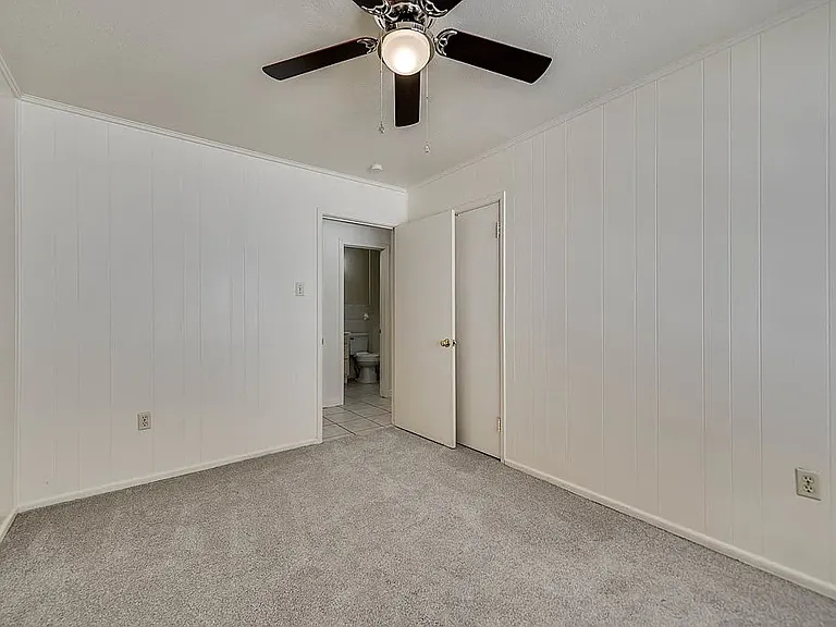 2708 Delano Ave — Photo 3