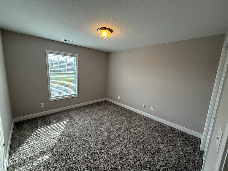 336 Broadberry Ave — Photo 16