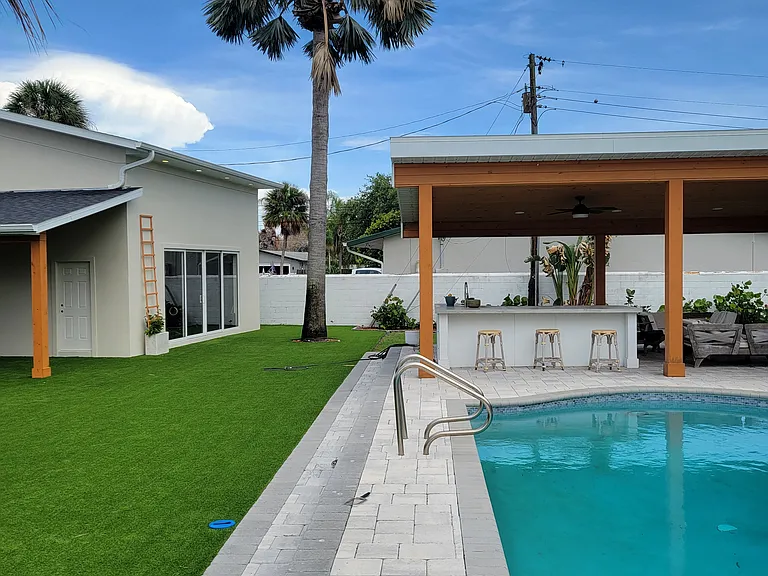 555 Norwood Ct — Photo 60