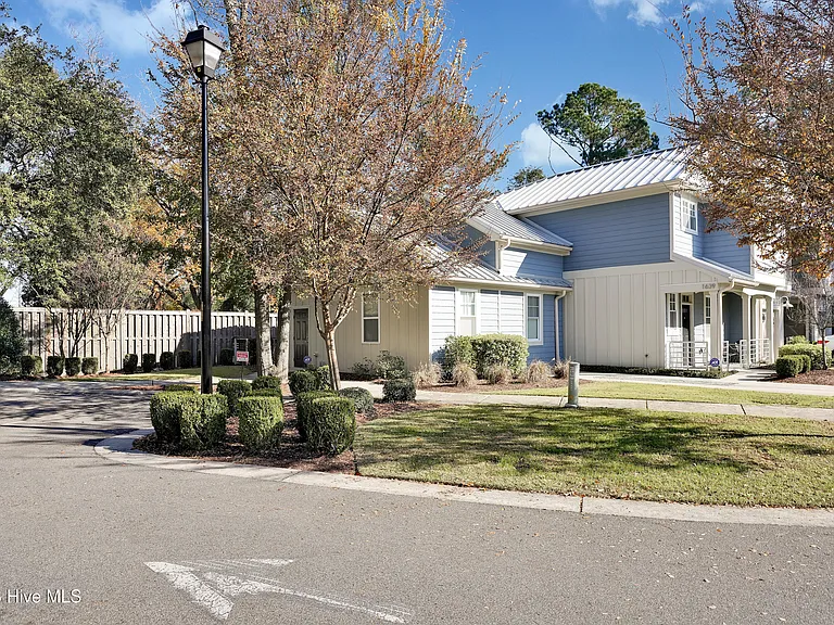 1639 Fallen Leaf Ln #B — Photo 30