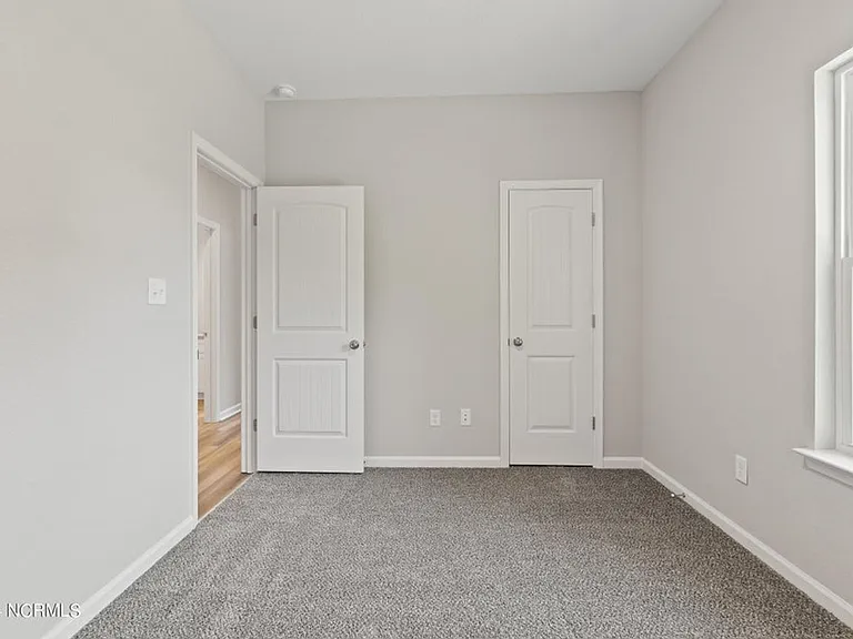 704 Harney St — Photo 7