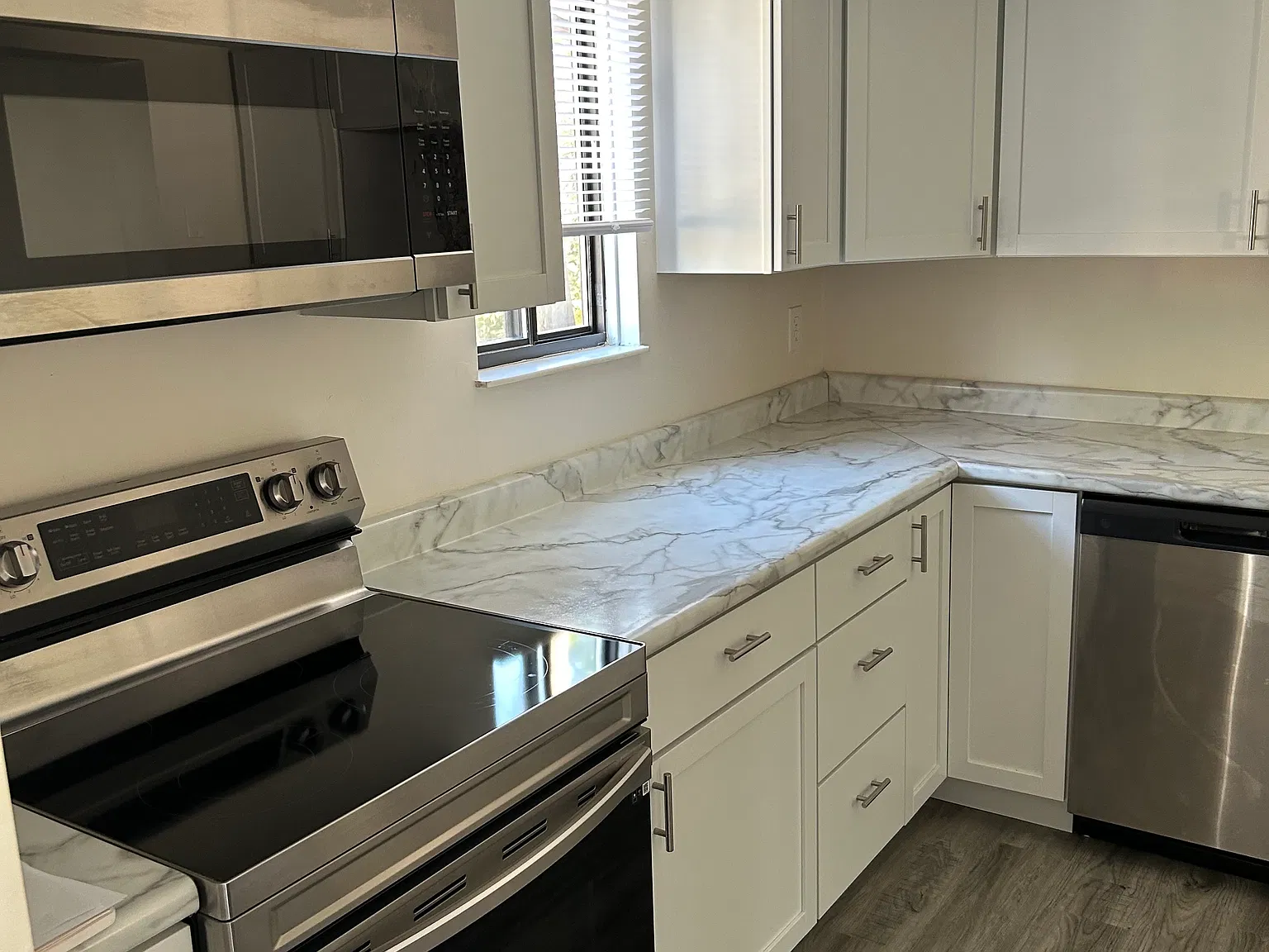 2 bed, 1.5 bath, 1800 sqft, $1,700 — Photo 2