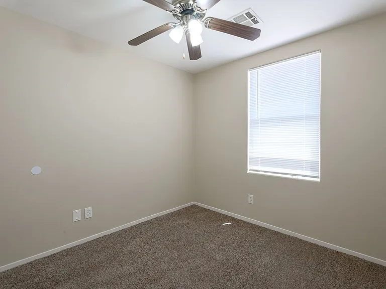 944 Saffex Rose Ave — Photo 22
