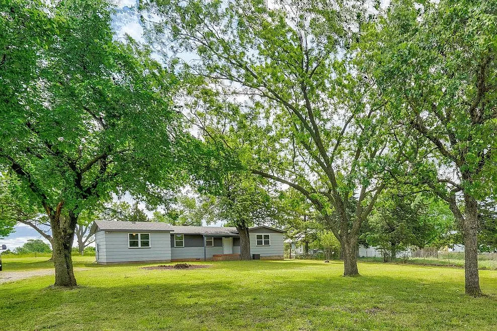 6700 N Coltrane Rd — Photo 2