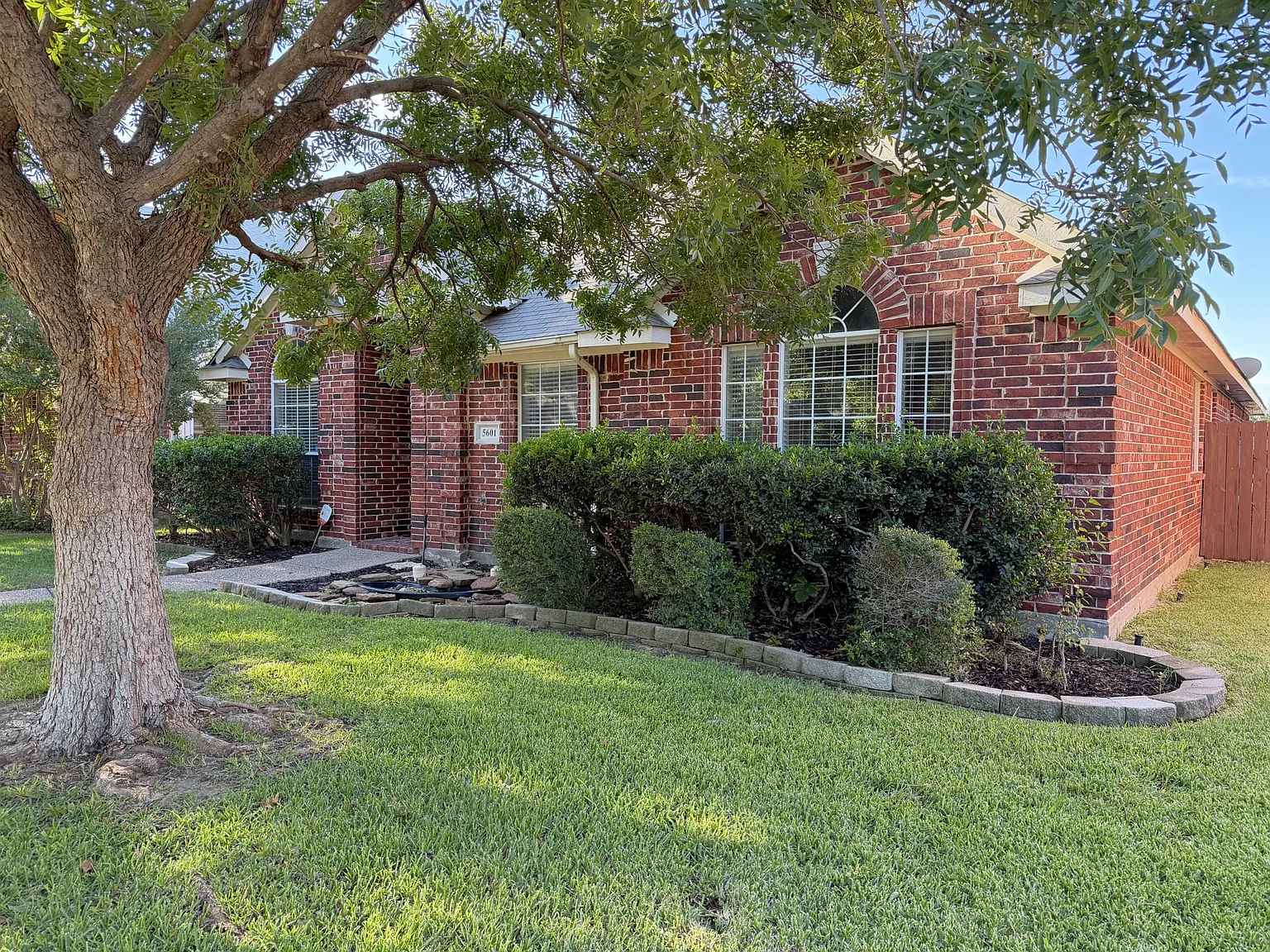 3 bed, 2140 sqft, $2,895 — Photo 4