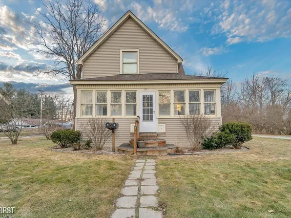 310 N Cedar St, Imlay City, MI 48444