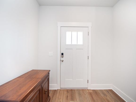 3rd image of 1404 Maplesmith Way