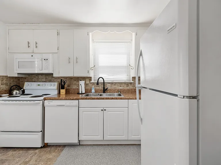 3158 Moody Ave — Photo 18