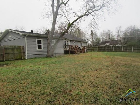 5th image of 302 Hollywood Dr