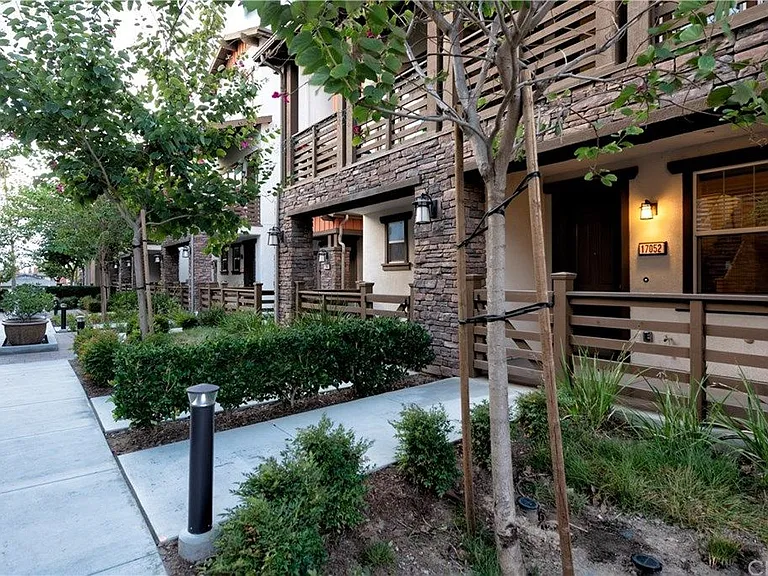 17052 Liberty Way — Photo 2