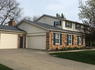 4762 Heatherbrook Rd, Troy, MI 48098
