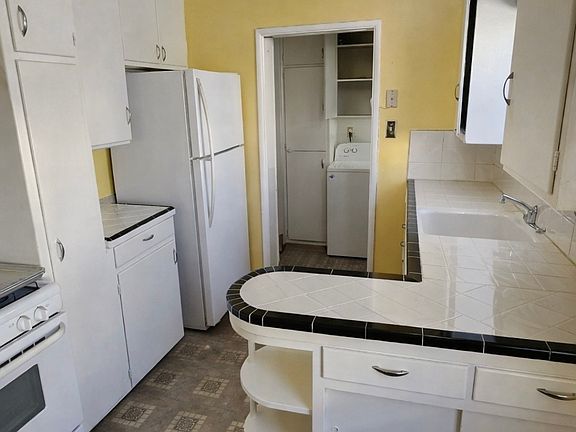 3rd image of 3585 Lime Ave