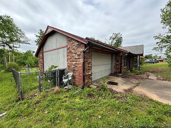 2nd image of 411 Kelly Ct
