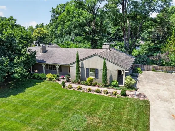 9340 Canterbury St, Leawood, KS 66206