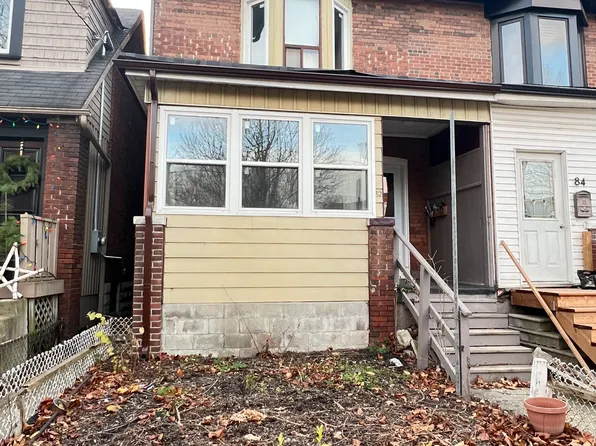 82 Curzon St, Toronto, ON