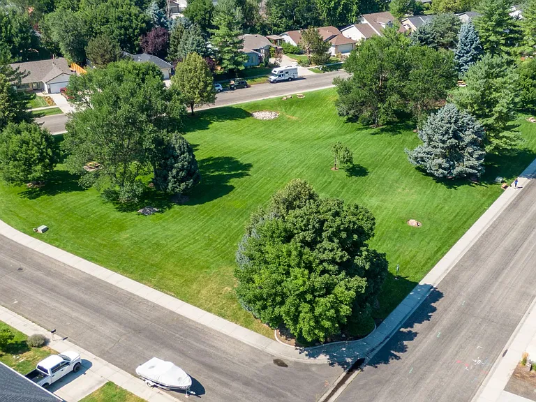 1938 E Birchwood Dr — Photo 12
