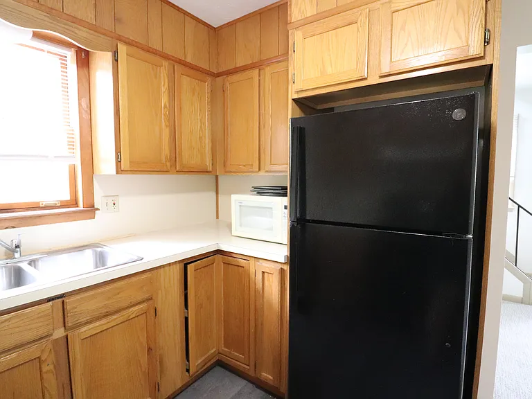 1752 Heilmandale Rd #E — Photo 11
