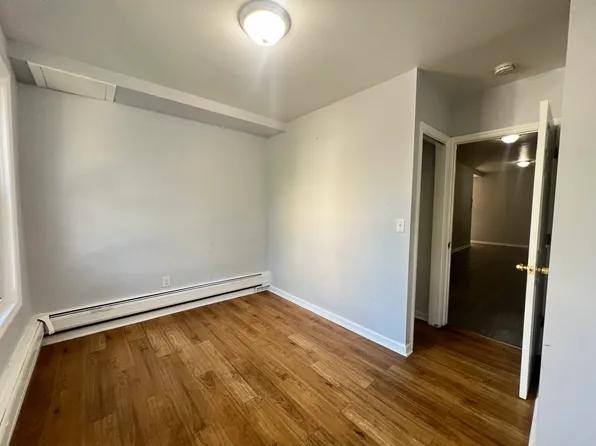 44 Storms Avenue image 2 of 5