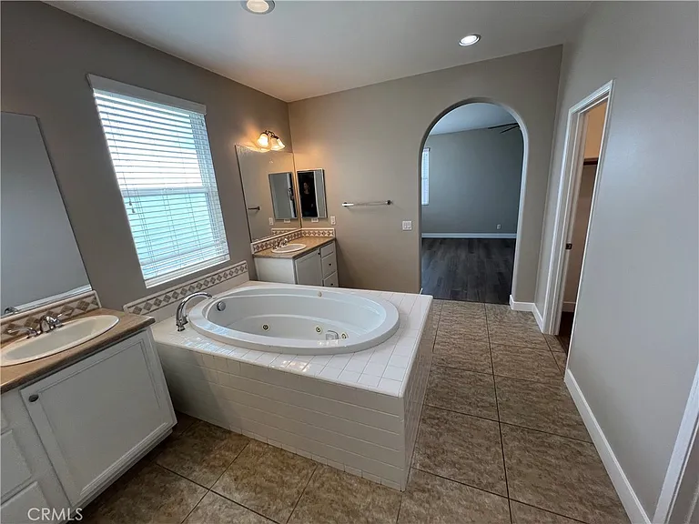 6686 Sand Dunes St — Photo 36