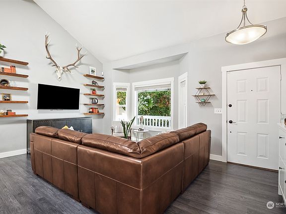 4th image of 8115 198th Avenue Ct E