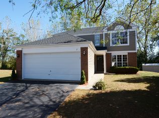 7 Hummingbird Ct, Streamwood, IL 60107