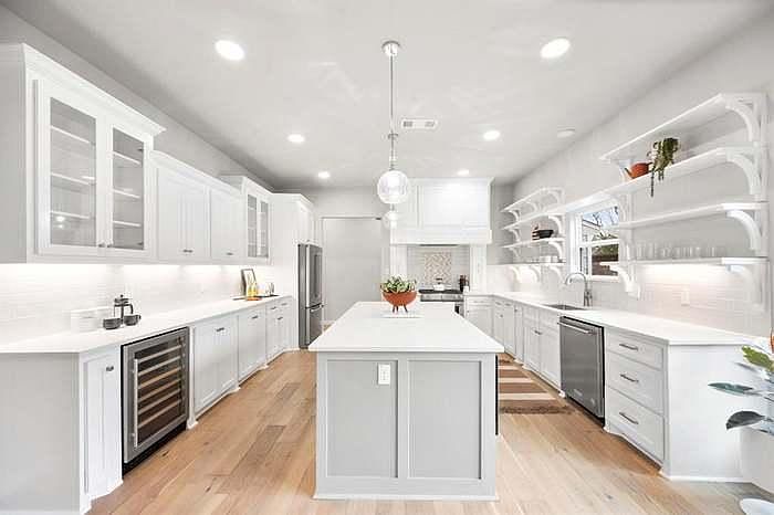 1st image of 227 N Marlborough Ave