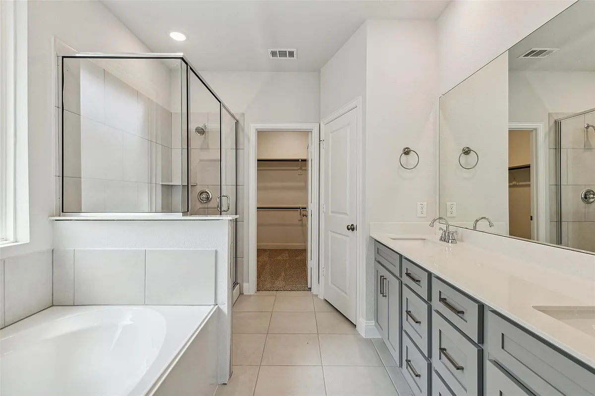 Building Photo - 608 Portina Dr