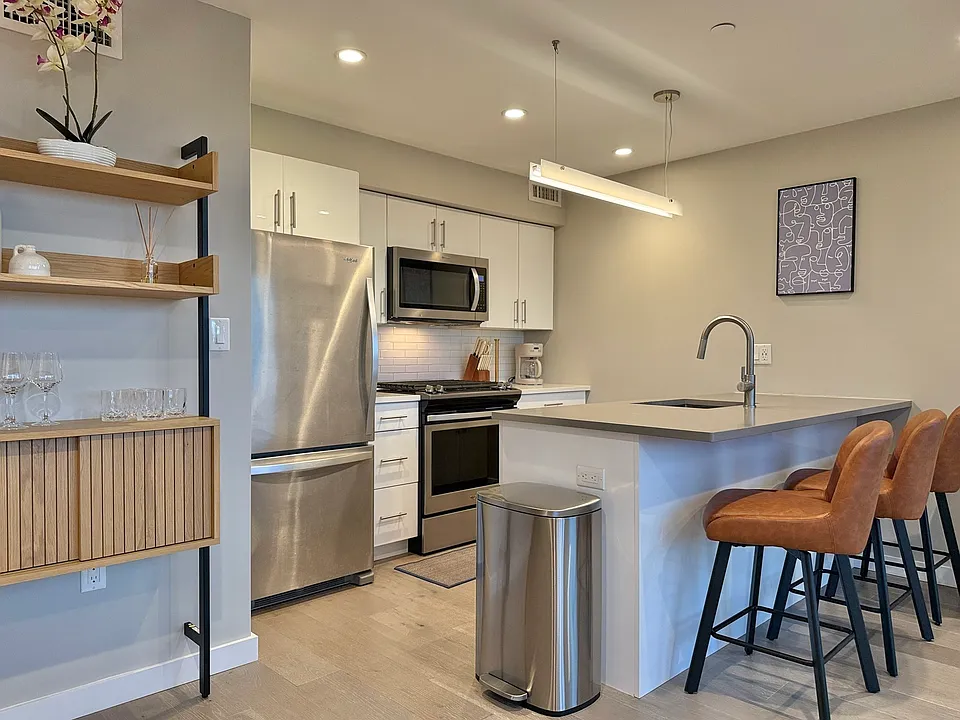 244 Hanover St #610