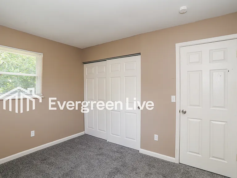 1915 Lotushill Dr — Photo 8