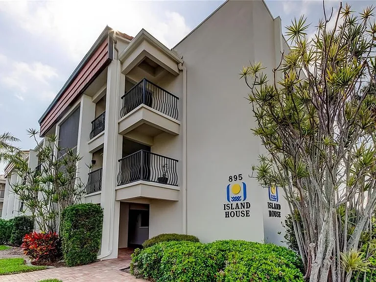 895 S Gulfview Blvd #203 — Photo 3