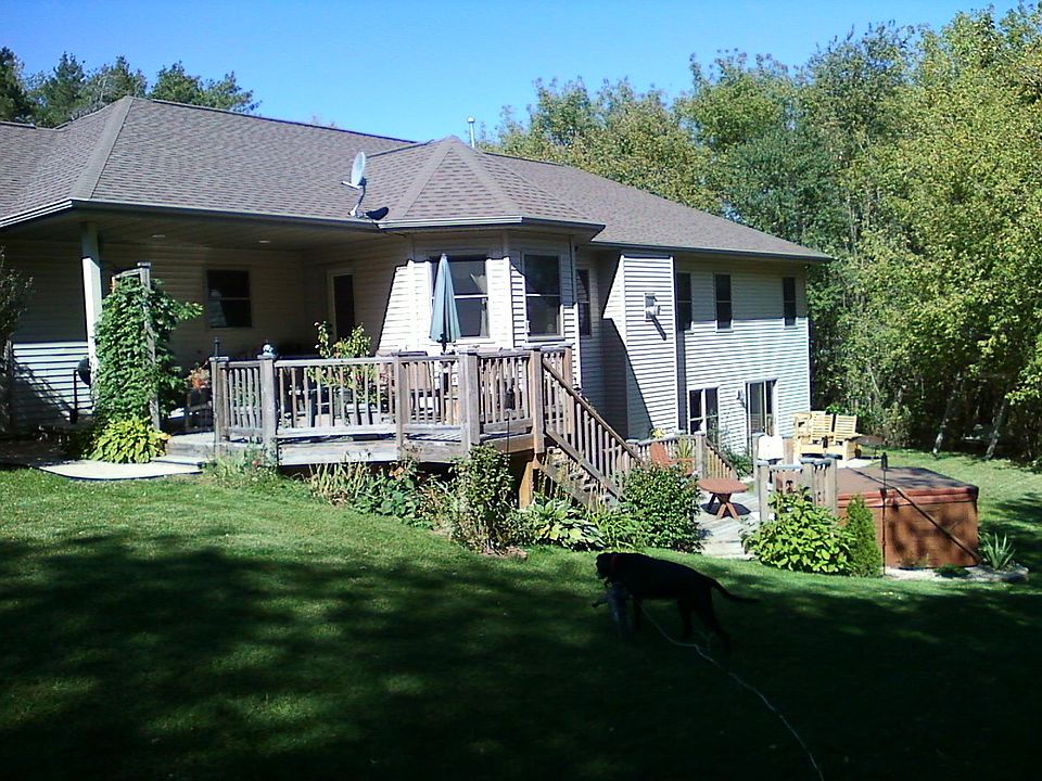 2 story deck/ hot tub