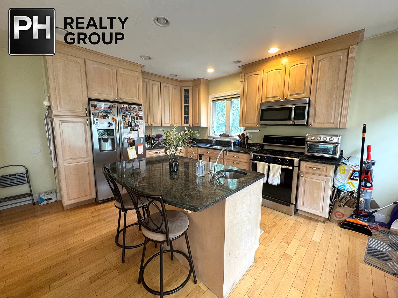 2 bed, 1800 sqft, $3,200 — Photo 1
