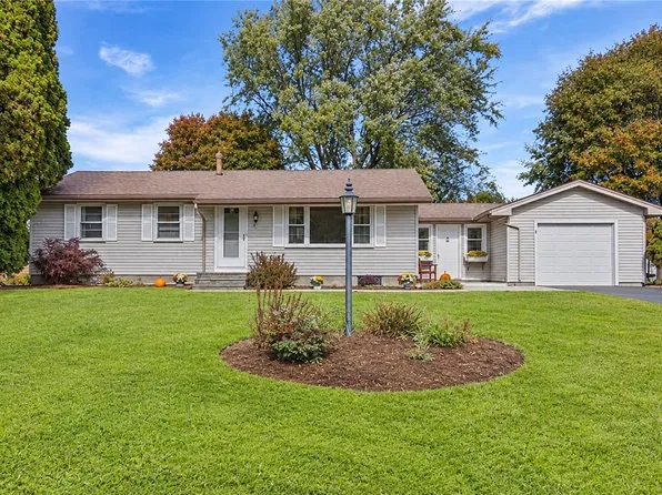 295 Galahad Dr, Rochester, NY 14623