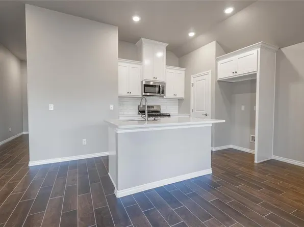 12321 SW 32nd St, Yukon, OK 73099