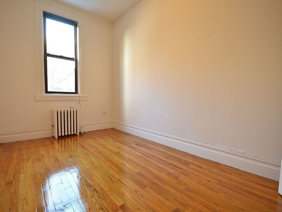 2nd image of 319 W 84th St APT 2R