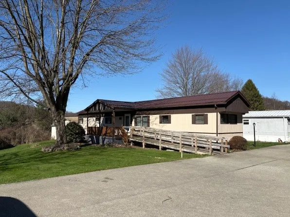 204 Kingston Ln, Indiana, PA 15701