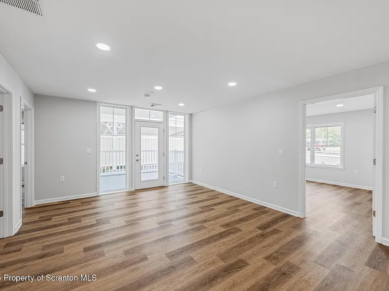 25-36 Zackery Way — Photo 9