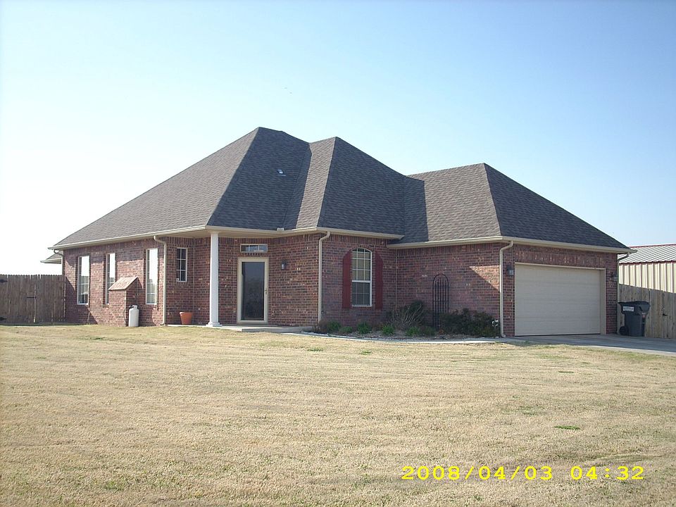 Beautiful curb appeal!