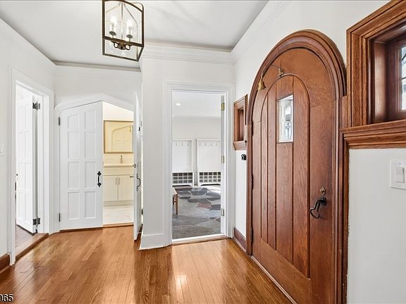 4th image of 27 Barnsdale Rd