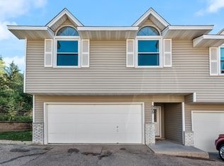 995 Edgewood Dr, Chaska, MN 55318