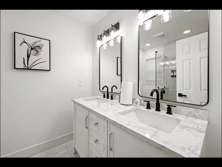 2484 Calvin Ave — Photo 13