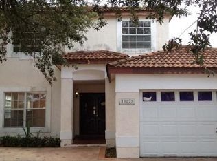 19820 NW 82nd Ct, Hialeah, FL 33015