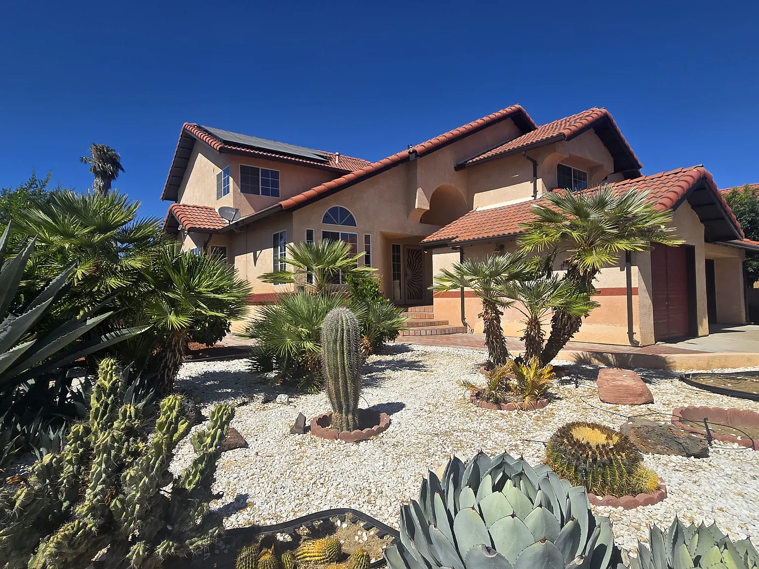 6 bed, 2916 sqft, $3,350 — Photo 2