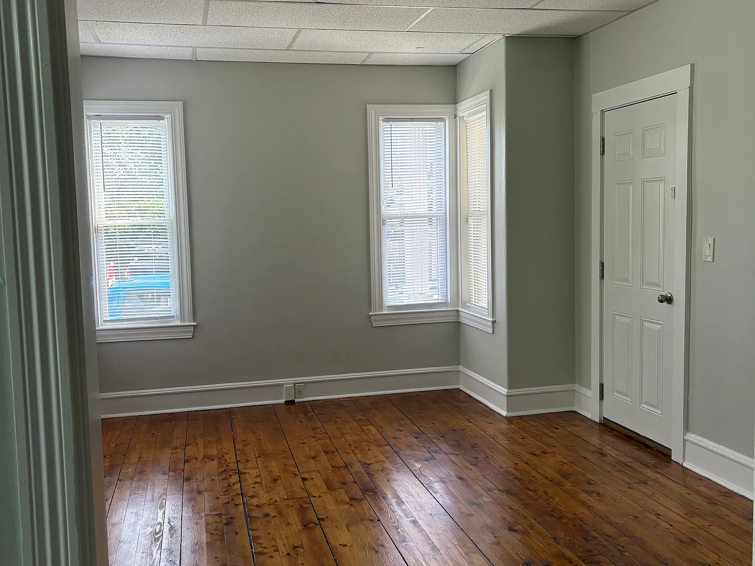 2 bed, 1000 sqft, $1,600 — Photo 3