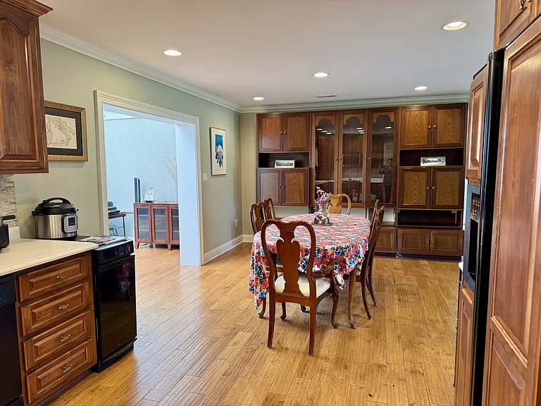 891 Leona Dr — Photo 38