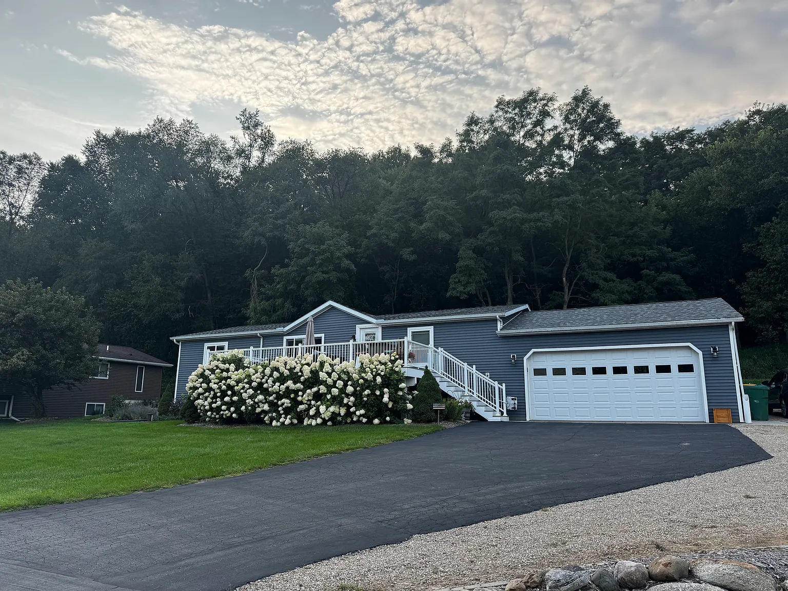 3 bed, 2500 sqft, $2,700 — Photo 2