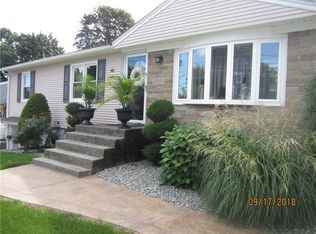 40 Woodlawn Dr, Cranston, RI 02920