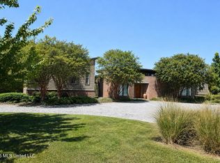 1001 Robert E Lee Dr, Greenwood, MS 38930