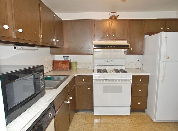4th image of 10 Dennis Ct #10