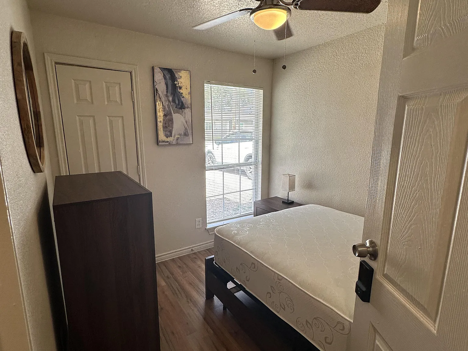 4 bed, 4.0 bath, 1300 sqft, $875 — Photo 3